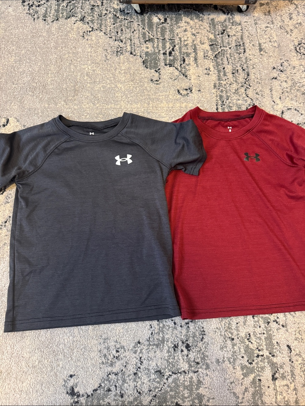 Under Armour Boys Size 6 Short Sleeve Performance Tees – Black & Maroon (2-Pack)